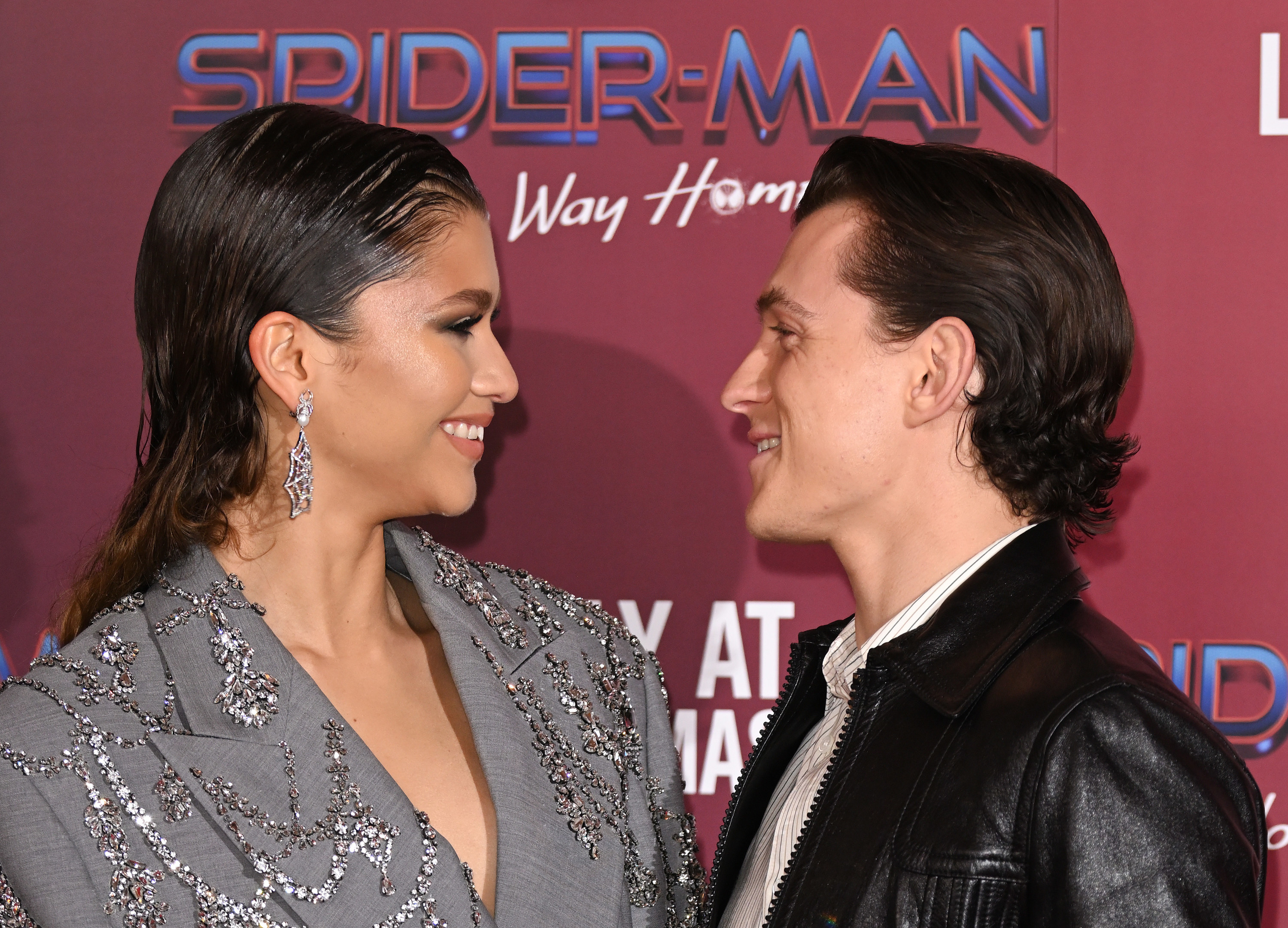 Zendaya shuts down Tom Holland engagement rumor in disbelief - Los