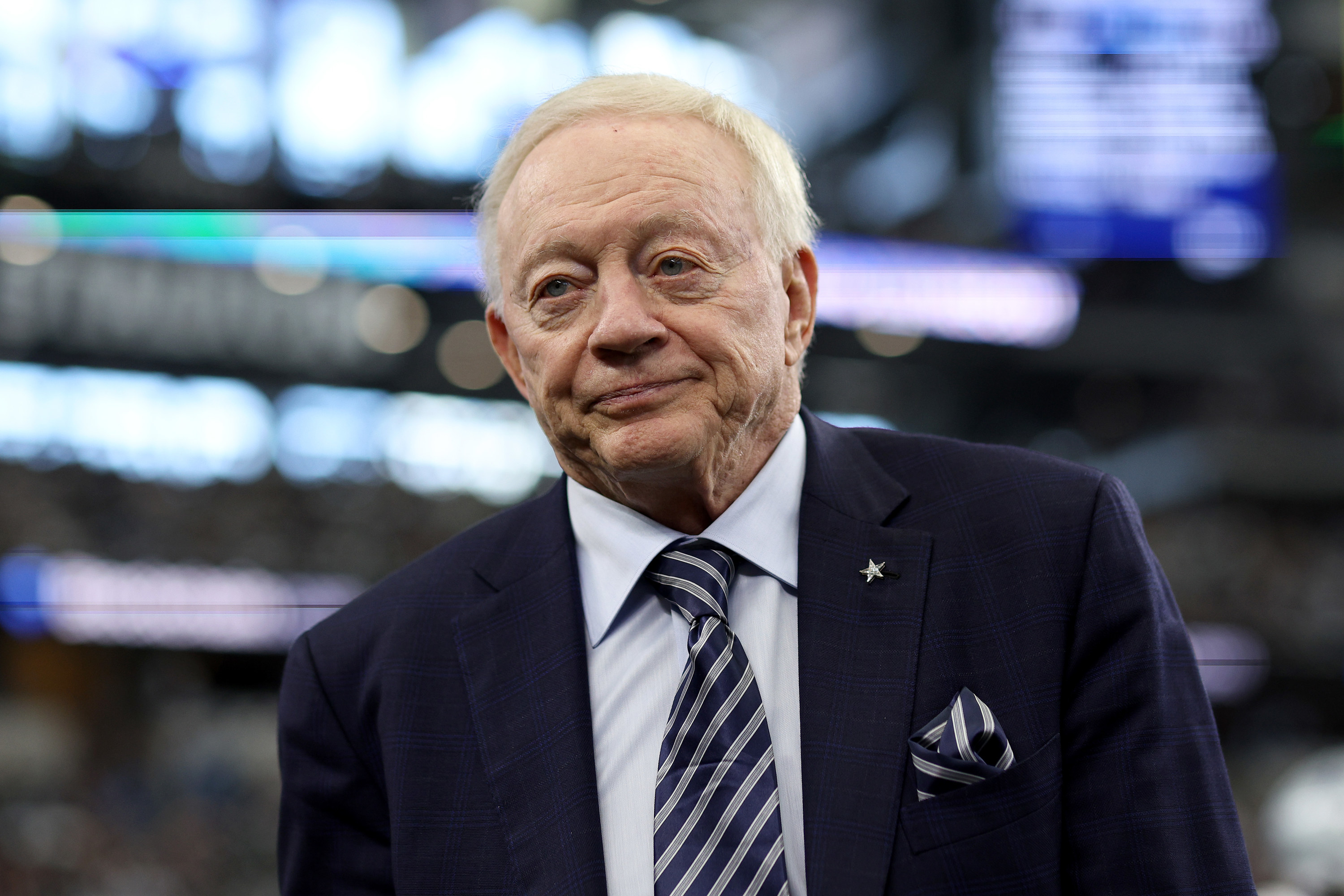 What LeBron James and social media got wrong about the Jerry Jones photo