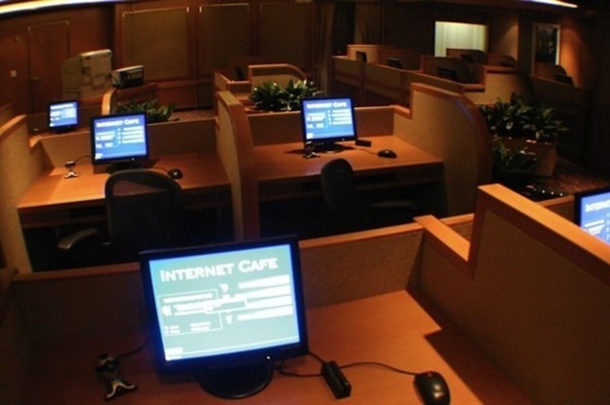 internet cafe designs of computer tables