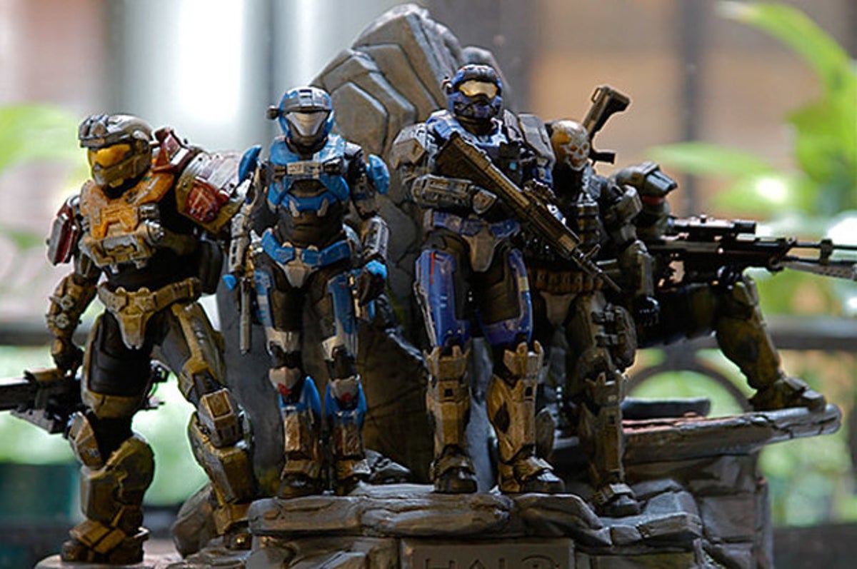 Halo Reach Noble Team Legendary Limited Edition Statue 2010 NOT COMPLETE