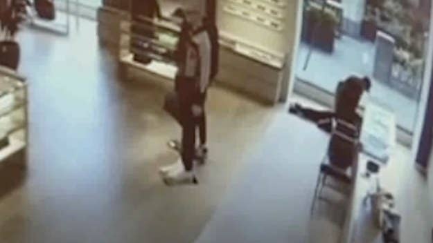 Surveillance footage from a Washington state Louis Vuitton store shows a 17-year-old thief knocking himself out after slamming into a glass window.