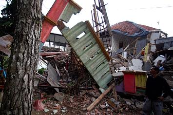 5.6-magnitude earthquake hits Indonesia