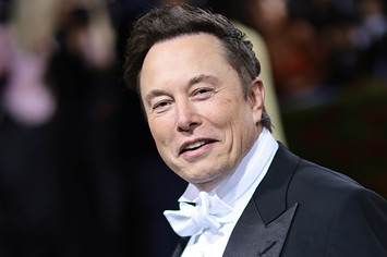 Elon Musk attends The 2022 Met Gala Celebrating "In America: An Anthology of Fashion" at The Metropolitan Museum of Art