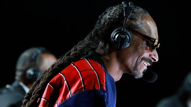 Snoop Dogg was among those to provide commentary during Mike Tyson and Roy Jones Jr's fight last night, and Twitter loved every minute of it.