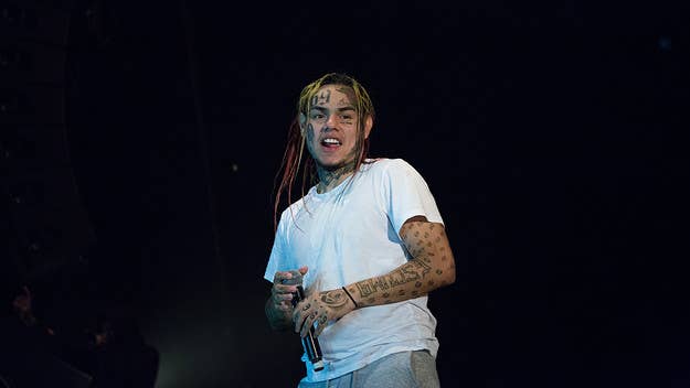 6ix9ine reportedly left a $2K tip at the restaurant he ordered Thanksgiving dinner from. He was also filmed in a strip club without a mask on Sunday.
