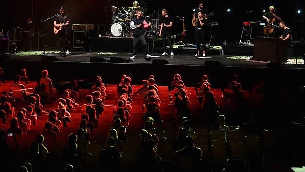 The team enlisted 1,400 COVID-free volunteers to watch German pop singer Tim Bendzko perform for 10 hours at Quarterback Immobilien Arena for the study.