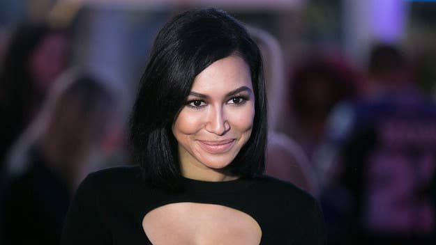 Fans from the Naya Rivera Army on Twitter gathered together at Lake Piru on Saturday night to pay their respects to the late actress.