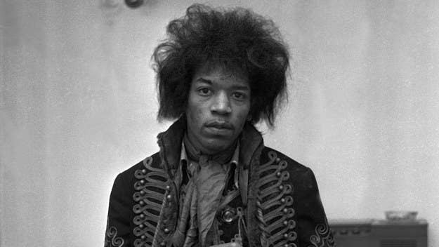 A Japanese sunburst electric that was played by legendary guitarist Jimi Hendrix has sold for a considerable sum at an auction on Saturday. 