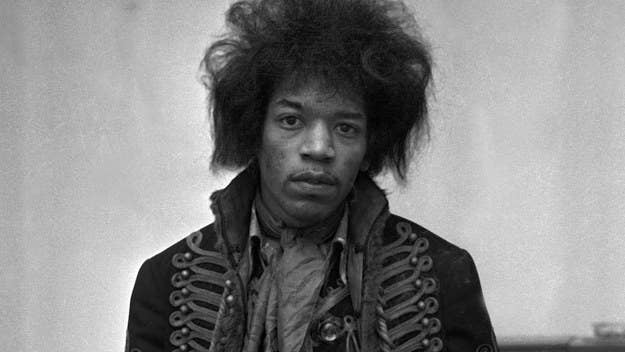 A Japanese sunburst electric that was played by legendary guitarist Jimi Hendrix has sold for a considerable sum at an auction on Saturday.