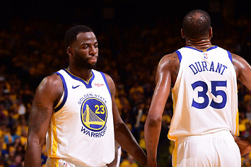 Draymond Green high fives Kevin Durant against the LA Clippers.