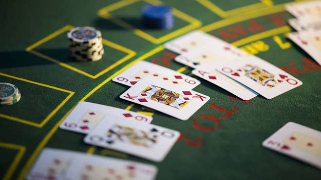 A Florida casino has unveiled a partitioned poker table, which prevents the players and dealer from breathing on each other while still gambling.