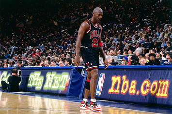 MIchael Jordan Air Jordan 1s Bulls Knicks MSG 1998