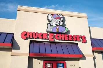 chuck e cheese bankrupt