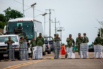 Mexican military police are standing at the border post
