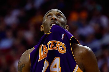 Kobe Bryant #24 of the Los Angeles Lakers looks up to the scoreboard