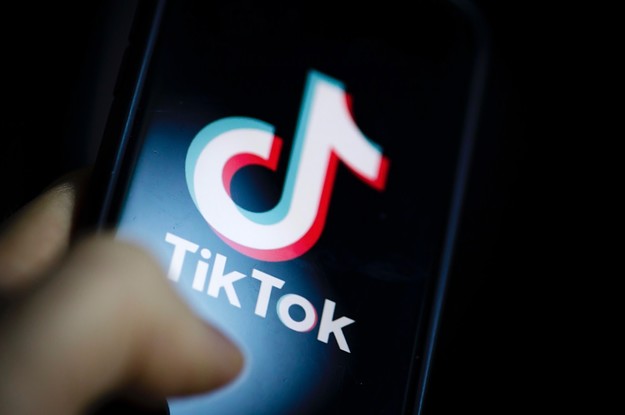 Bartender Posts Viral TikTok Video of Her $9 Paycheck for 70 Hours of ...