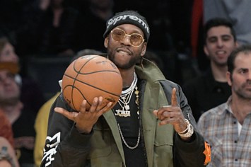 2Chainz attends a Lakers Nuggets game.