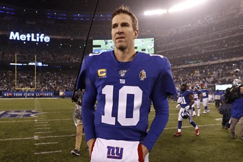 Eli Manning walks off MetLife field for the last time as a player.
