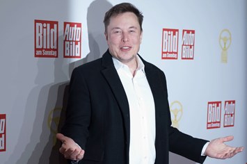 Elon Musk is awarded the Golden Steering Wheel.