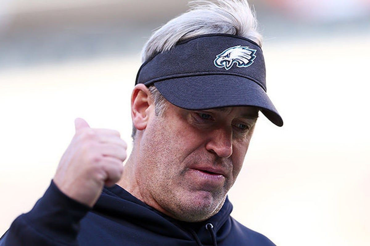 A reportedly drunk Eagles fan snuck into Doug Pederson's press conference  and asked a question before getting kicked out