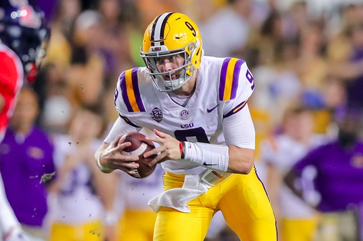 LSU Football: Joe Burrow is keeping up with who criticizes him