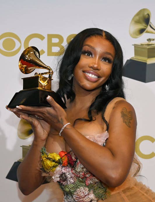 Closeup of SZA holding her grammy