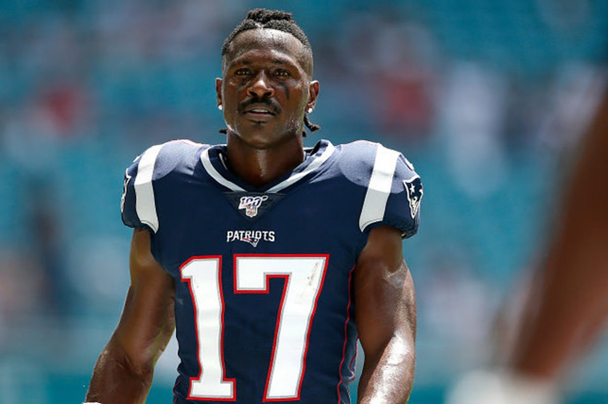 Reports: Patriots sign Antonio Brown hours after Raiders cut ties