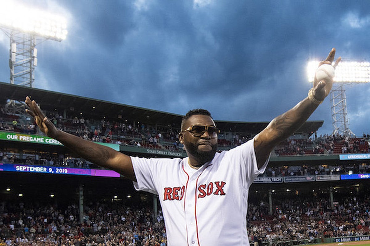 Papi's Back: David Ortiz throws out 1st pitch at Fenway