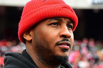 Carmelo Anthony watches game between the Georgia Bulldogs and the Georgia Tech Yellow Jackets.