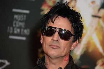 tommy lee goes after trump