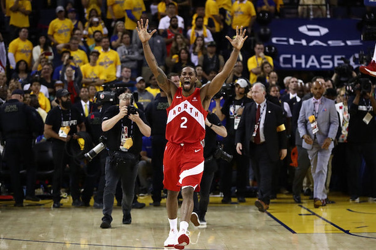 Kawhi Leonard cheered in Toronto as he receives title ring