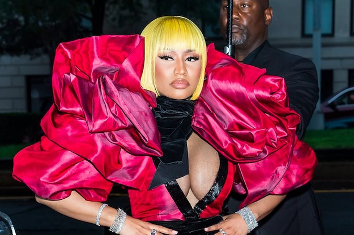 Nicki Minaj Goes Off After Being Accused of Not Supporting Other Female  Rappers | Complex