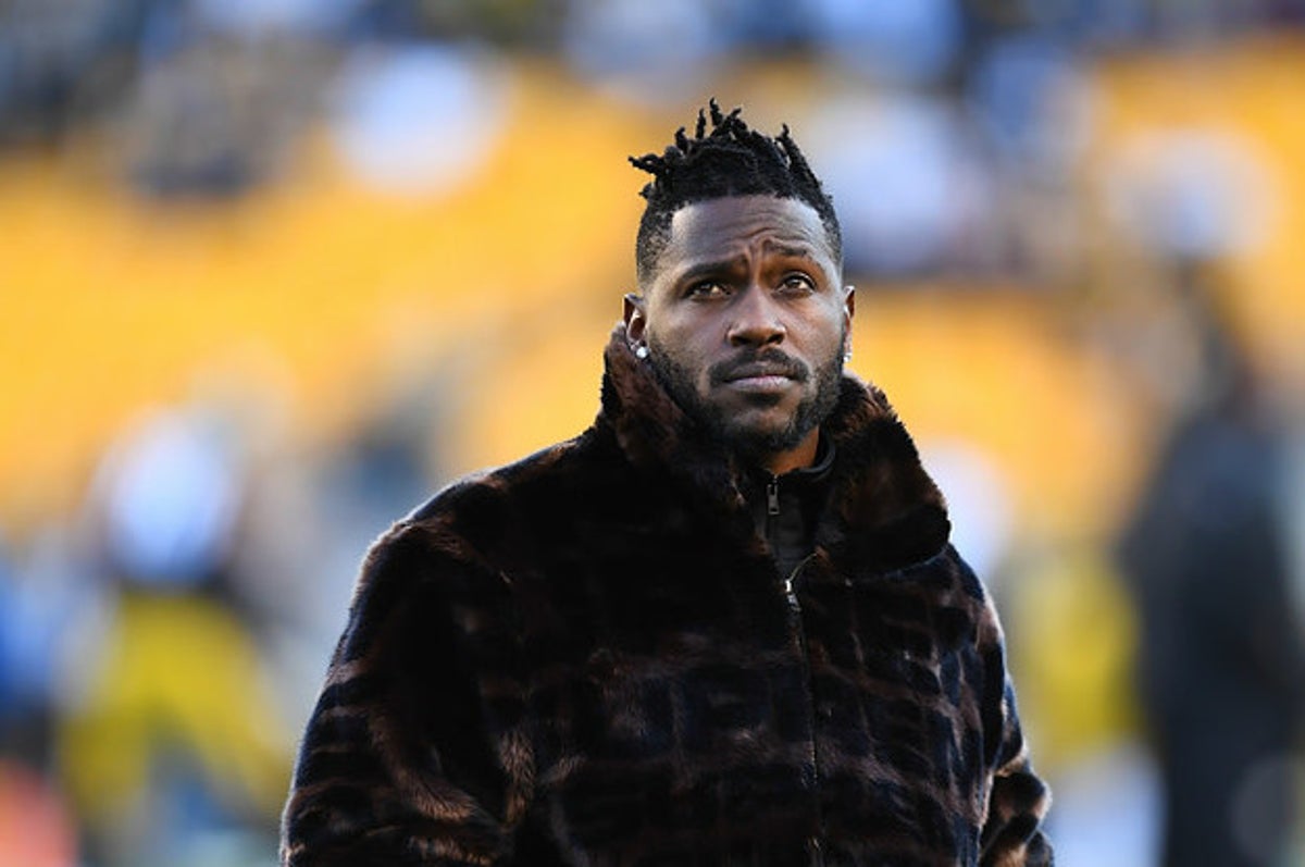 Antonio Brown Appears to Have a Case of (Extremely) Cold Feet