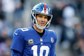 Eli Manning #10 of the New York Giants