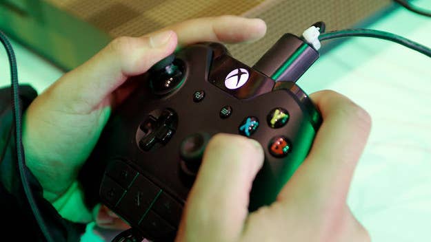 A momentary glitch in Microsoft's Xbox Live had users around the world in a frenzy. 
