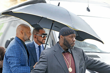Singer R. Kelly arrives at the Daley Center for his hearing on child support