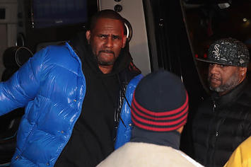 R. Kelly turns himself into Chicago police on Friday, February 22.