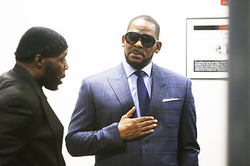 R. Kelly arrives at the Daley Center for his hearing on March 6, 2019 in Chicago, Illinois.
