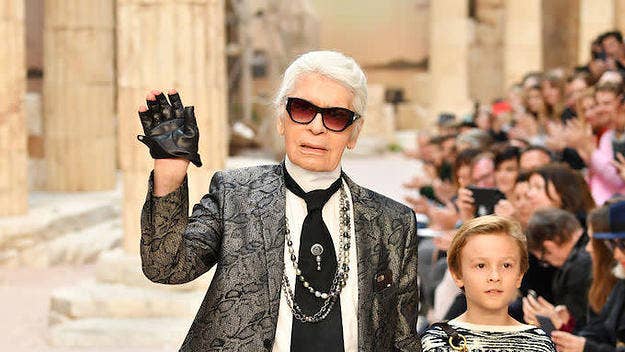 In a back-and-forth Twitter exchange, the two actresses discussed the offensive opinions about women that Karl Lagerfeld often expressed. 