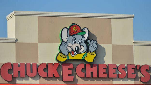 Chuck E. Cheese mascots from all over were brought together on Twitter after one woman posted a photo of herself in her uniform.