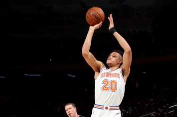 Kevin Knox #20 of the New York Knicks shoots the ball