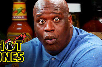 Shaq Tries to Not Make a Face While Eating Spicy Wings | Hot Ones