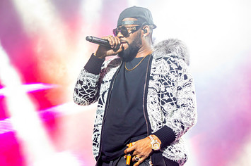 R. Kelly performs at Little Caesars Arena