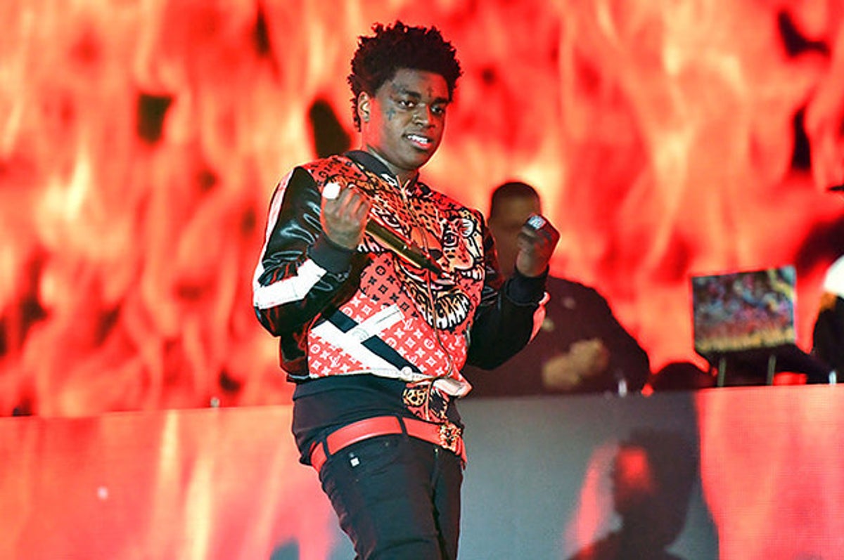 Controversial Rapper Kodak Black Charts His First No. 1 Album With 'Dying  To Live