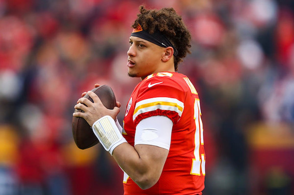 Chiefs' Patrick Mahomes Becomes 2nd Ever to Throw 50 TDs and 5,000 Yards in  a Season