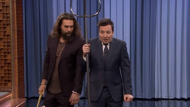 Jimmy Fallon invited 'Aquaman' star Jason Momoa to the 'Tonight Show' for a trident throwing contest.