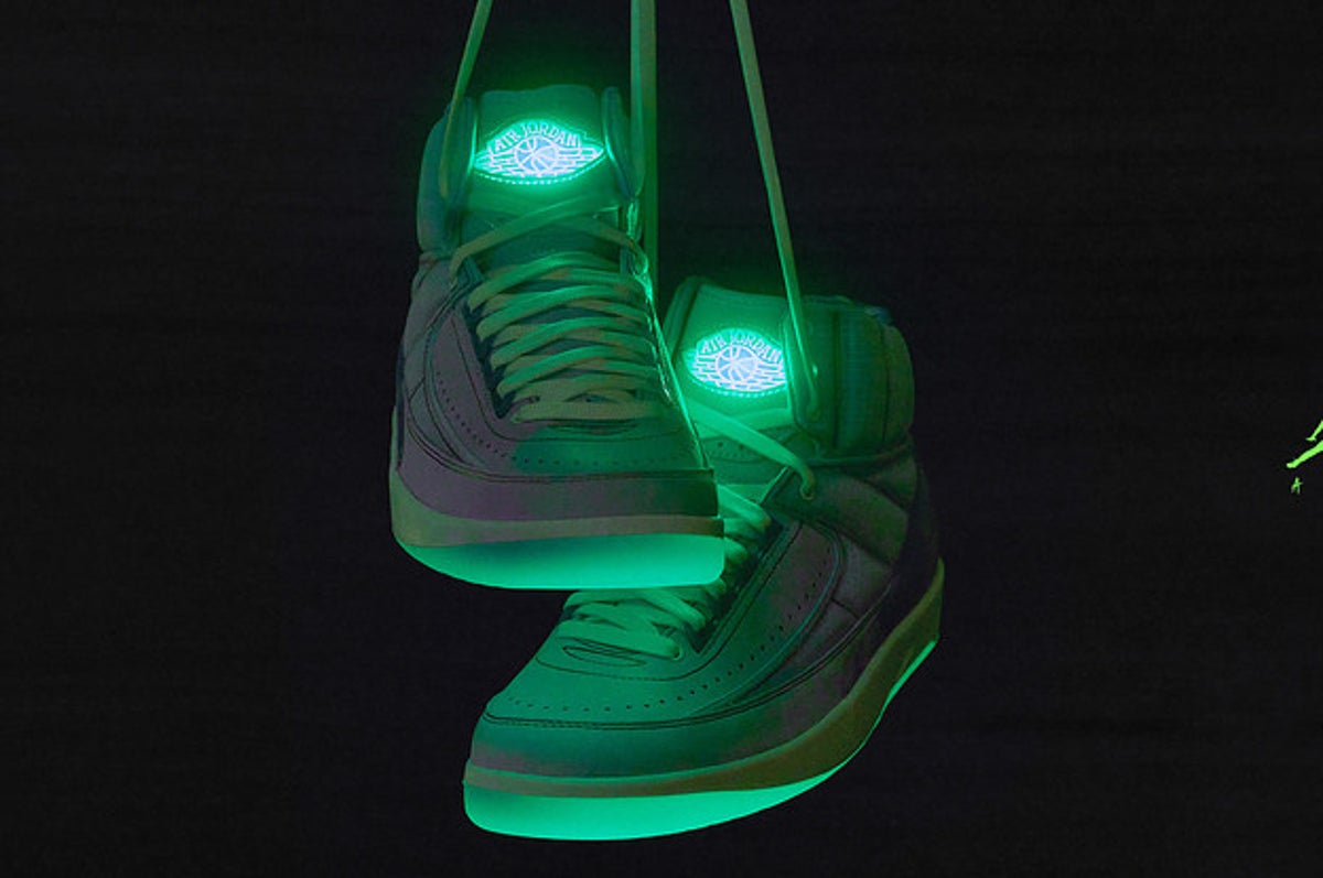 $300 LIGHT UP Shoes?! Air Jordan 2 J BALVIN Review & On Feet 