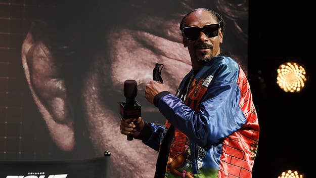 A Snoop Dogg impersonator who had a name tag that read "Doop Snogg" while at an NFT event in NYC fooled some fans into thinking it was actually the rapper.