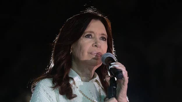 Authorities have arrested the man accused of trying to kill Argentine Vice President Cristina Fernández on Thursday night outside her Buenos Aires home.