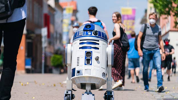 A Florida man has been arrested after he posed as a Disney World employee in an effort to steal a $10,000 replica of the 'Star Wars' character R2-D2.